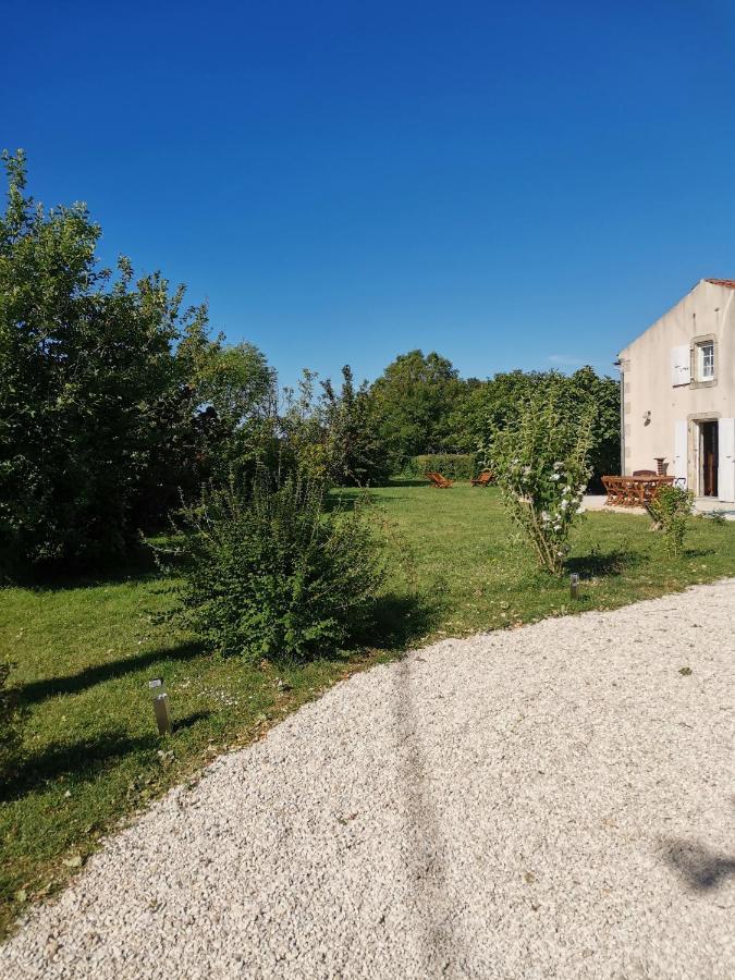 Gîte 4 étoiles avec hébergement insolite - 10 personnes Foussais Extérieur photo